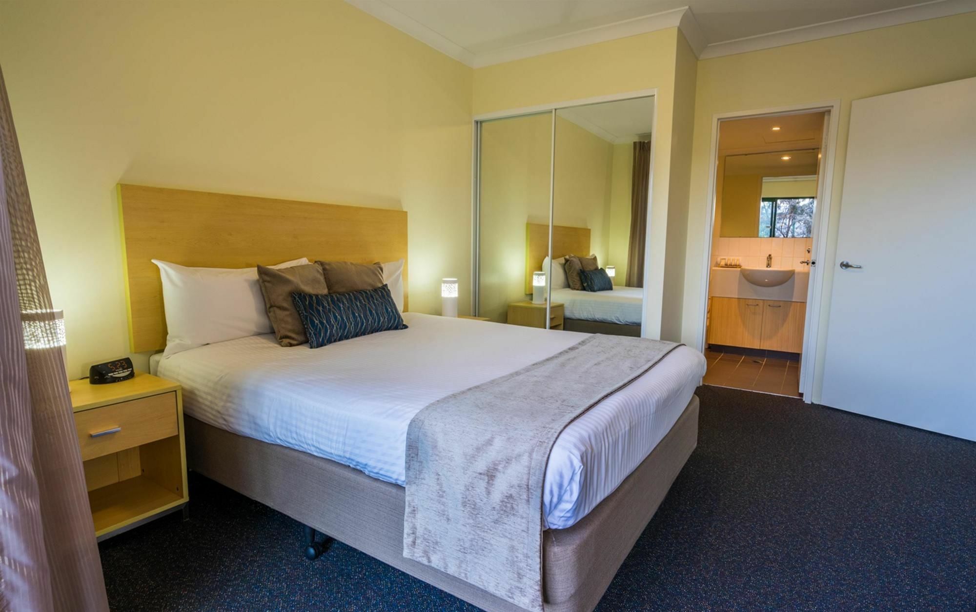 Perth Ascot Central Apartment Hotel Official Extérieur photo